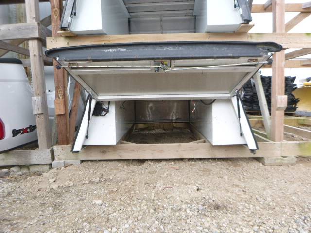 2016 – 2023 Toyota Tacoma 6’2 White Contractor Truck Cap - Image 3