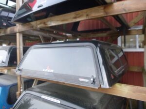 2007 – 2013 Chevrolet Silverado 5’8 1500 41 Black Leer100R Truck Cap
