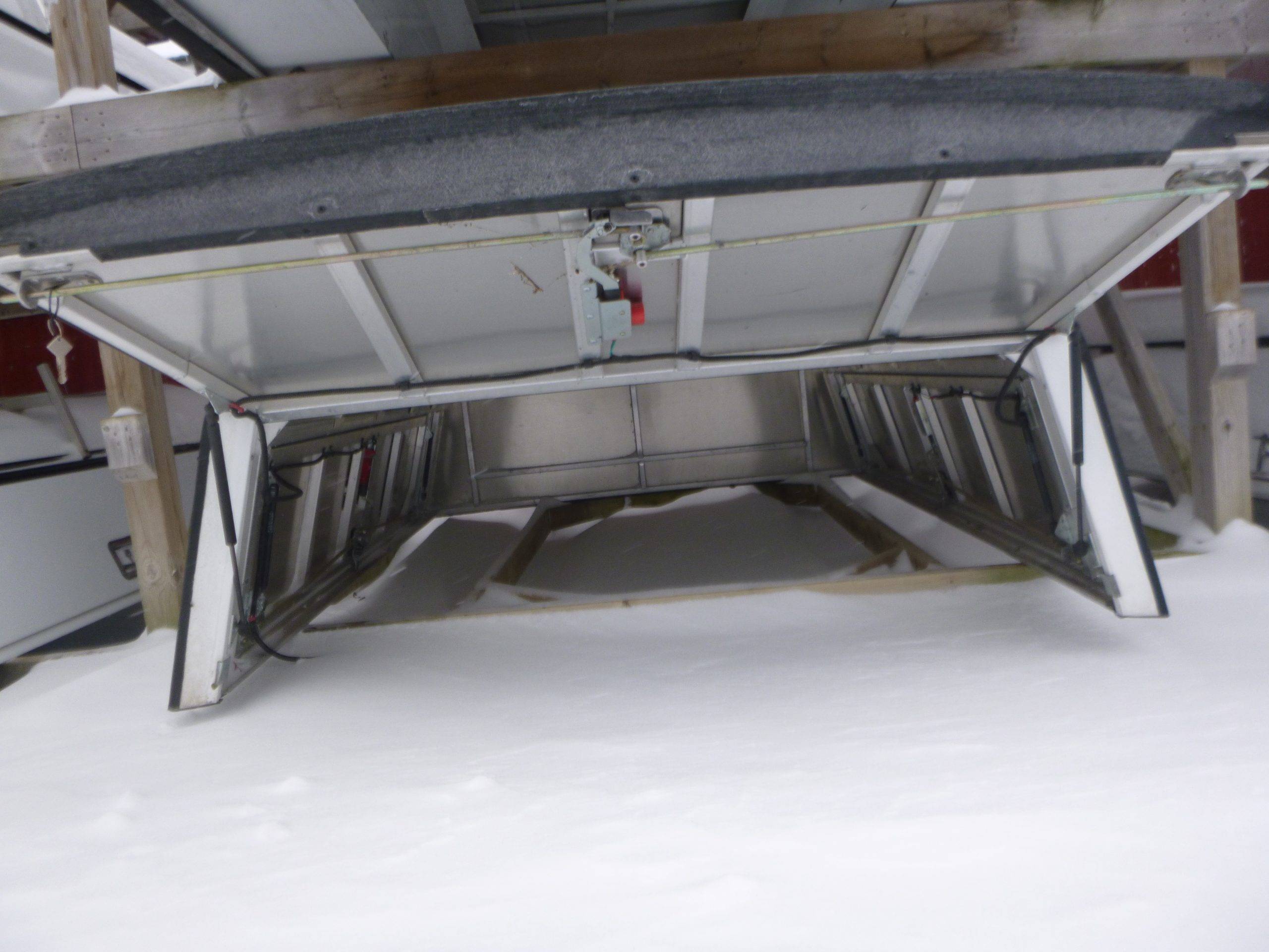 2020 – 2026 Chevrolet Silverado or GMC Sierra HD 2500/3500 6’9 White Ranch Contractor Truck Cap - Image 3