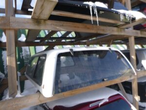1999 – 2006 Chevrolet Silverado or GMC Sierra 6’6 White Leer 100XR Truck Cap