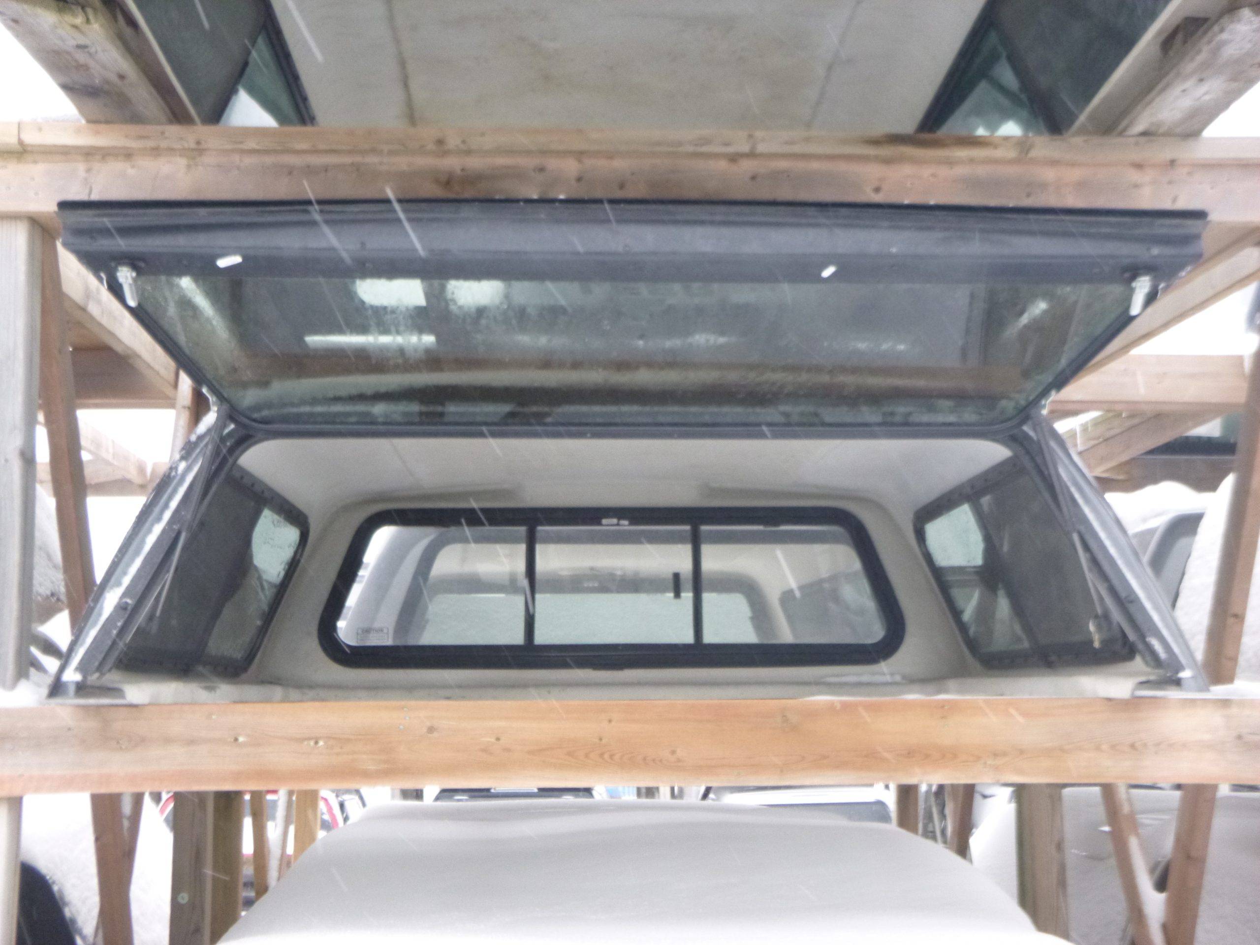 2007 – 2013 Toyota Tundra 5’6 1G3 Magnetic Grey Leer100R Truck Cap - Image 3