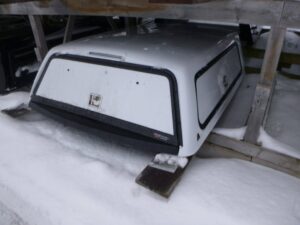2019 – 2026 Dodge Ram 1500 6’4 New Body Style PW7 Bright White Leer100RCC Truck Cap
