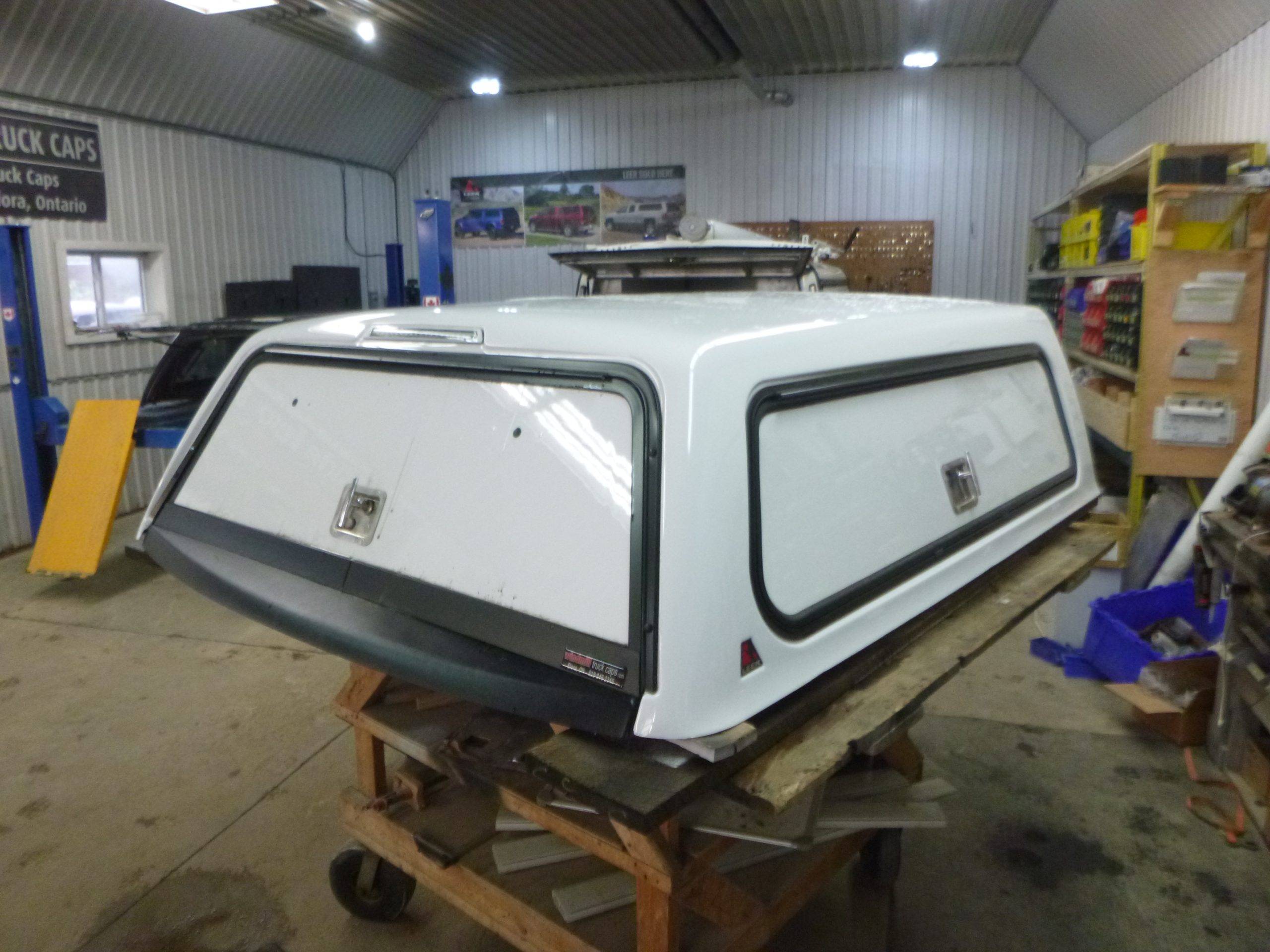 2019 – 2026 Dodge Ram 1500 6’4 New Body Style PW7 Bright White Leer100RCC Truck Cap - Image 2