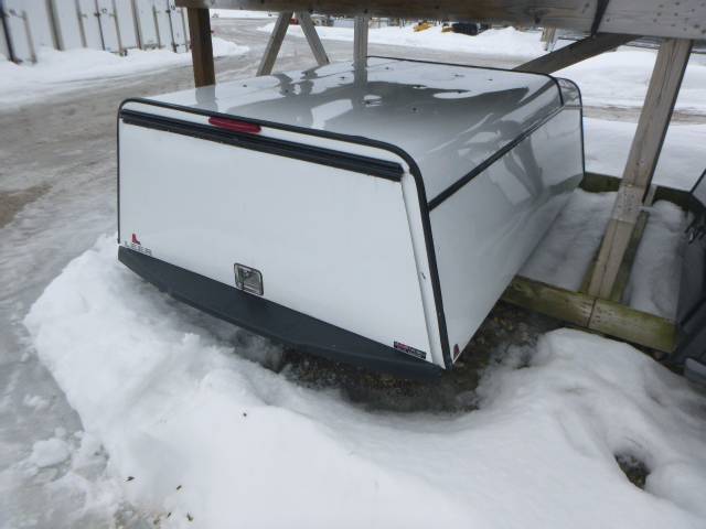 2017 – 2022 Ford Superduty F250/350/450 8′ White Leer Contractor Truck Cap