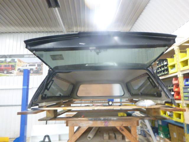 2021 – 2026 Ford F150 8′ UM Agate Black Leer100R Truck Cap - Image 3