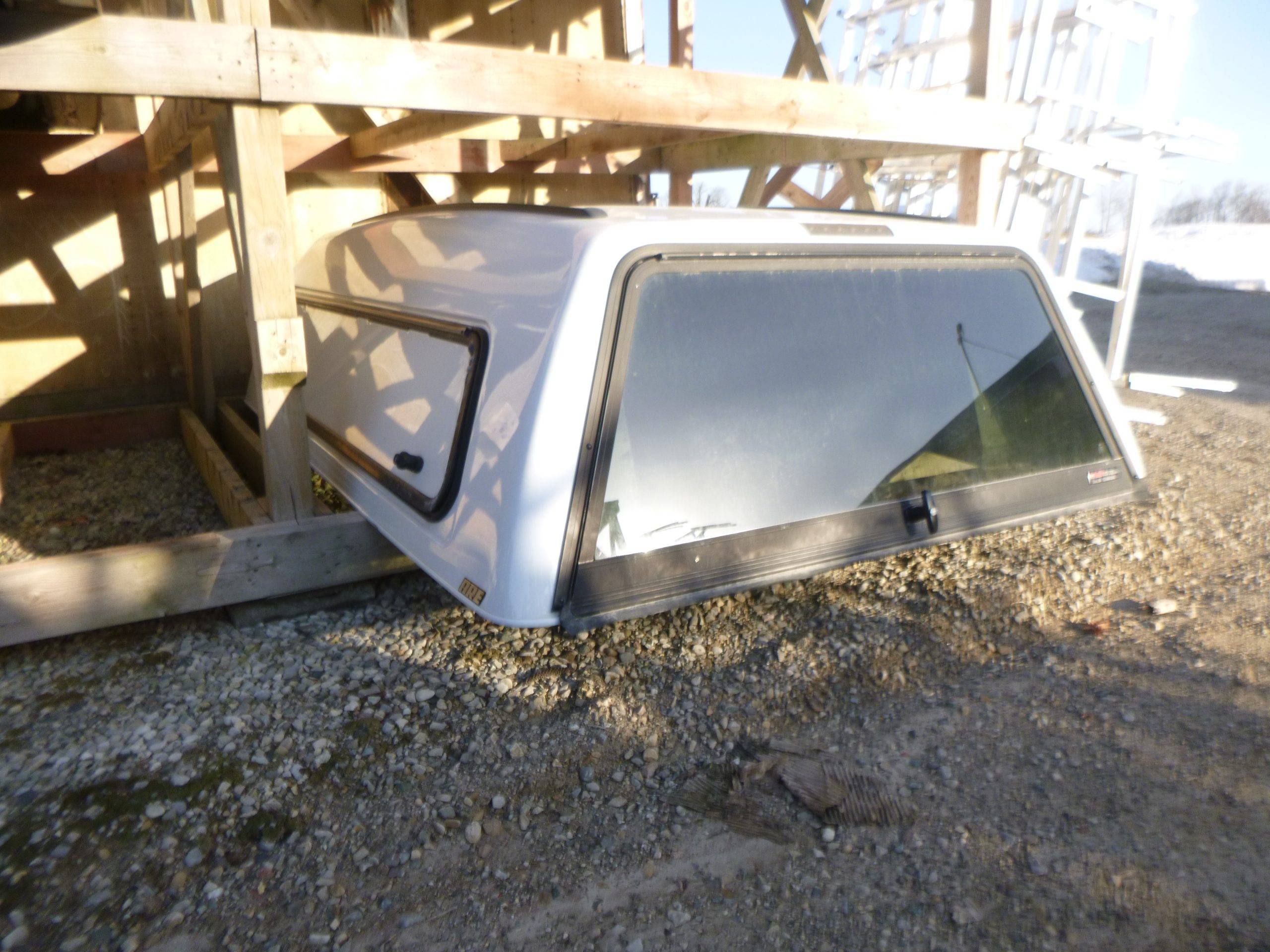 2007 – 2013 GMC Sierra 8′ 50 Olympic White ARE Truck Cap - Image 2