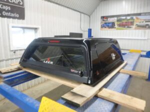 2024 – 2026 Toyota Tacoma 5’2 202 Black Sand Pearl Leer100SCC Truck Cap