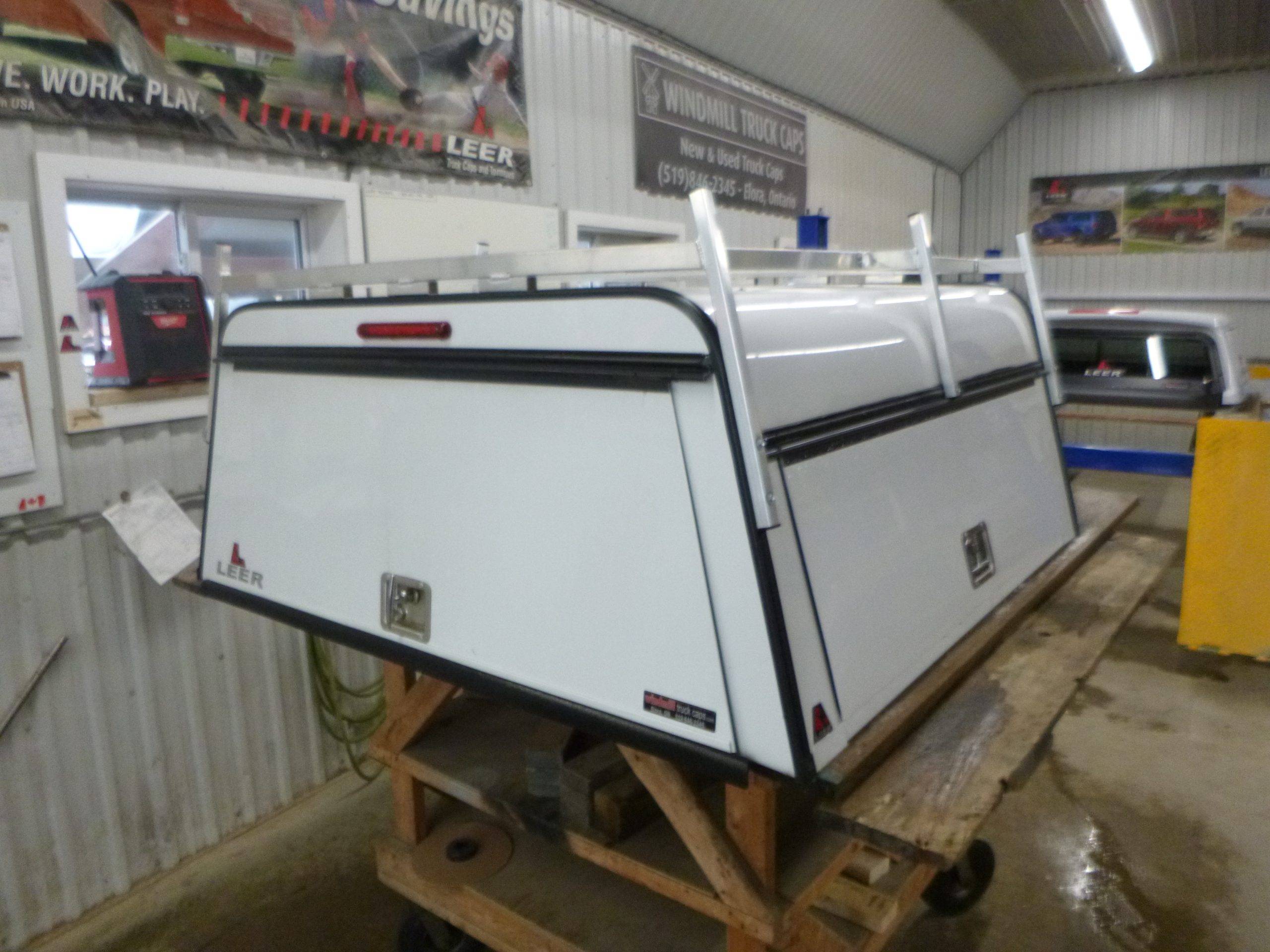 2013 – 2021 Nissan Frontier 5’2 White Leer Contractor Truck Cap - Image 2