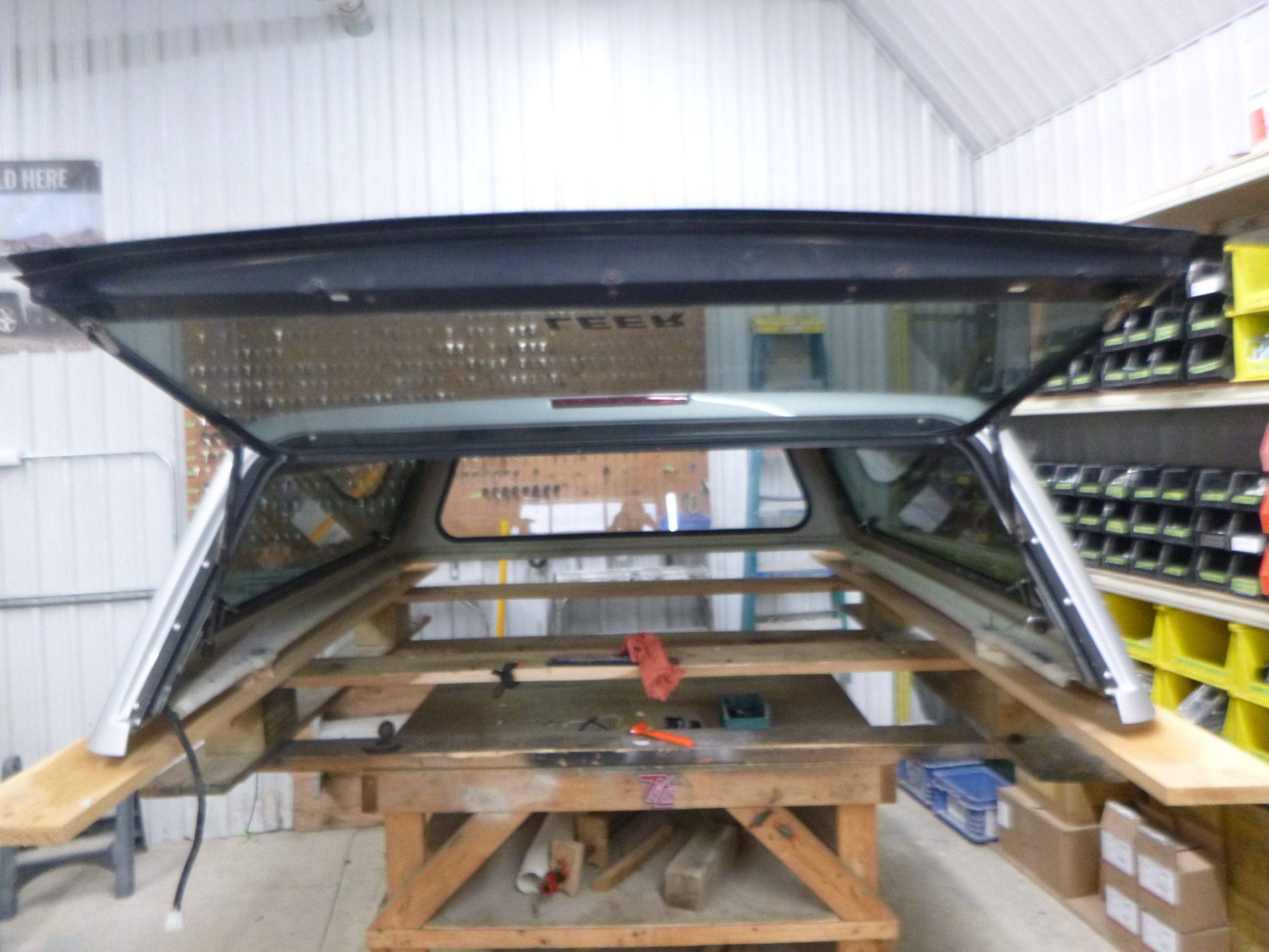 2014 – 2018 Chevrolet Silverado or GMC Sierra 6’6 Silver Leer100R Truck Cap - Image 3