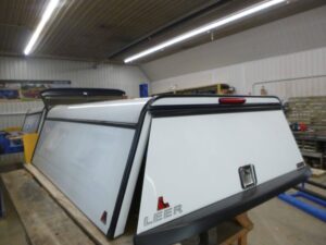2022 – 2026 Nissan Frontier 6’2 White Leer Contractor Truck Cap