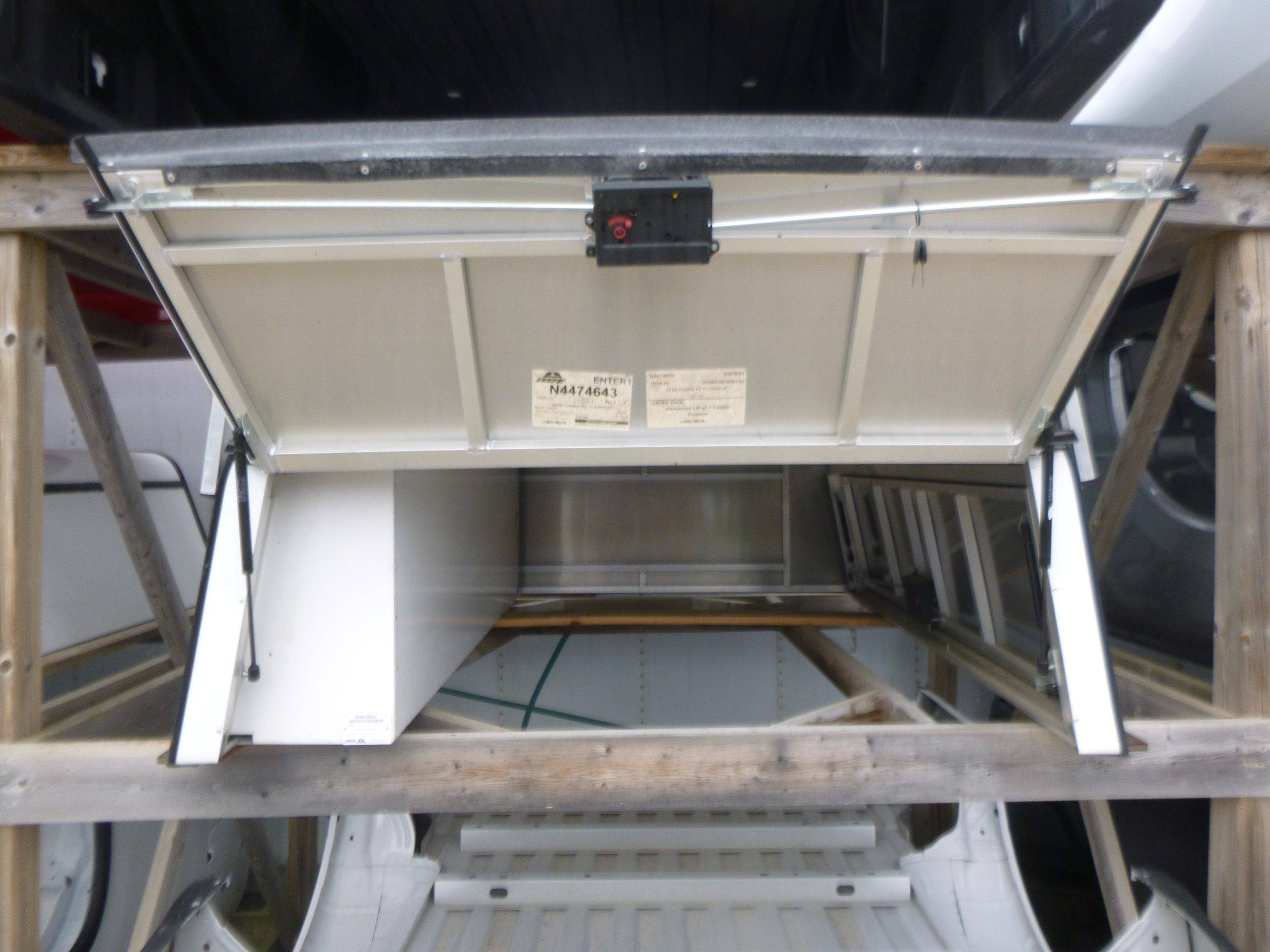 2022 – 2026 Nissan Frontier 6’2 White ARE Contractor Truck Cap - Image 3