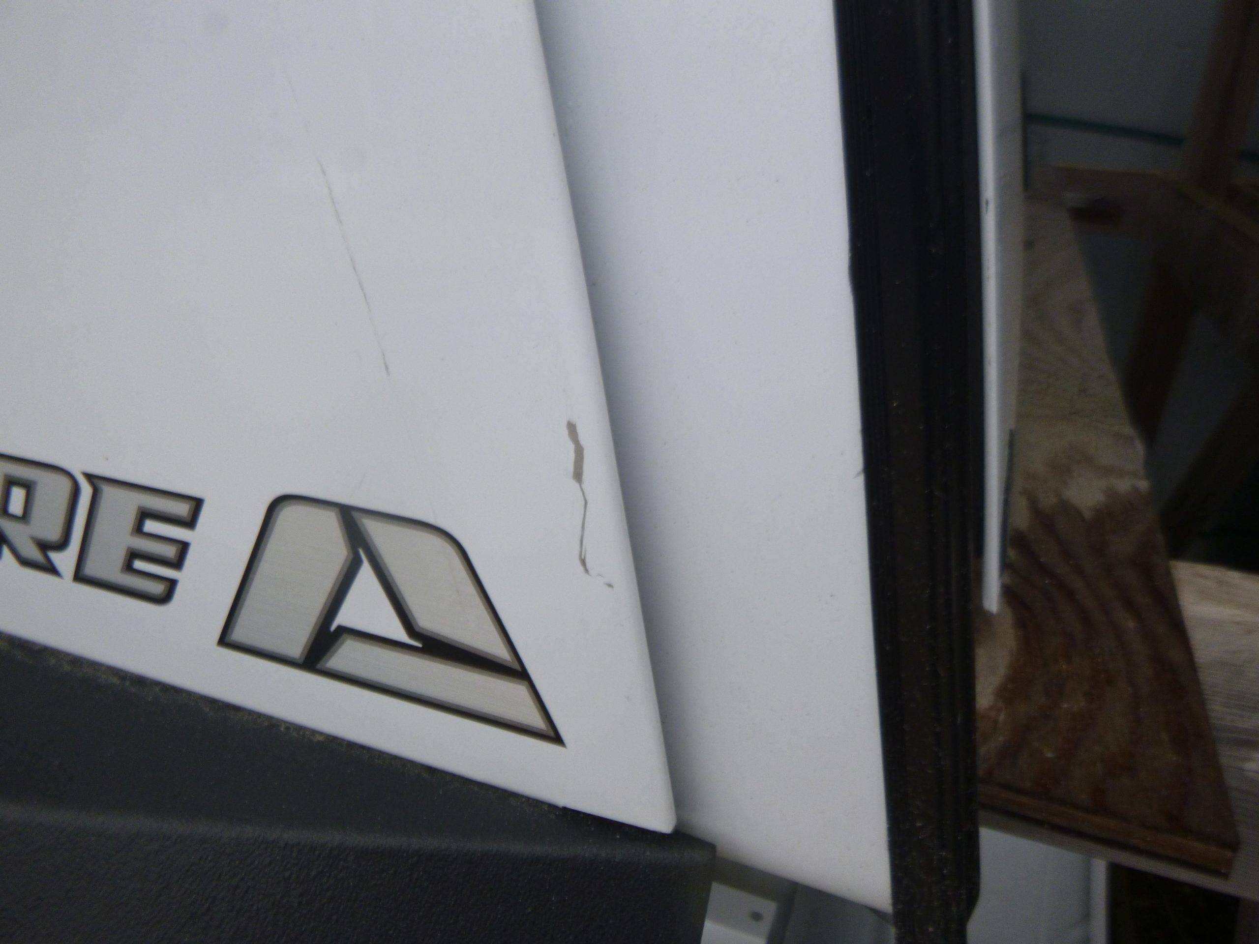 2022 – 2026 Nissan Frontier 6’2 White ARE Contractor Truck Cap - Image 4
