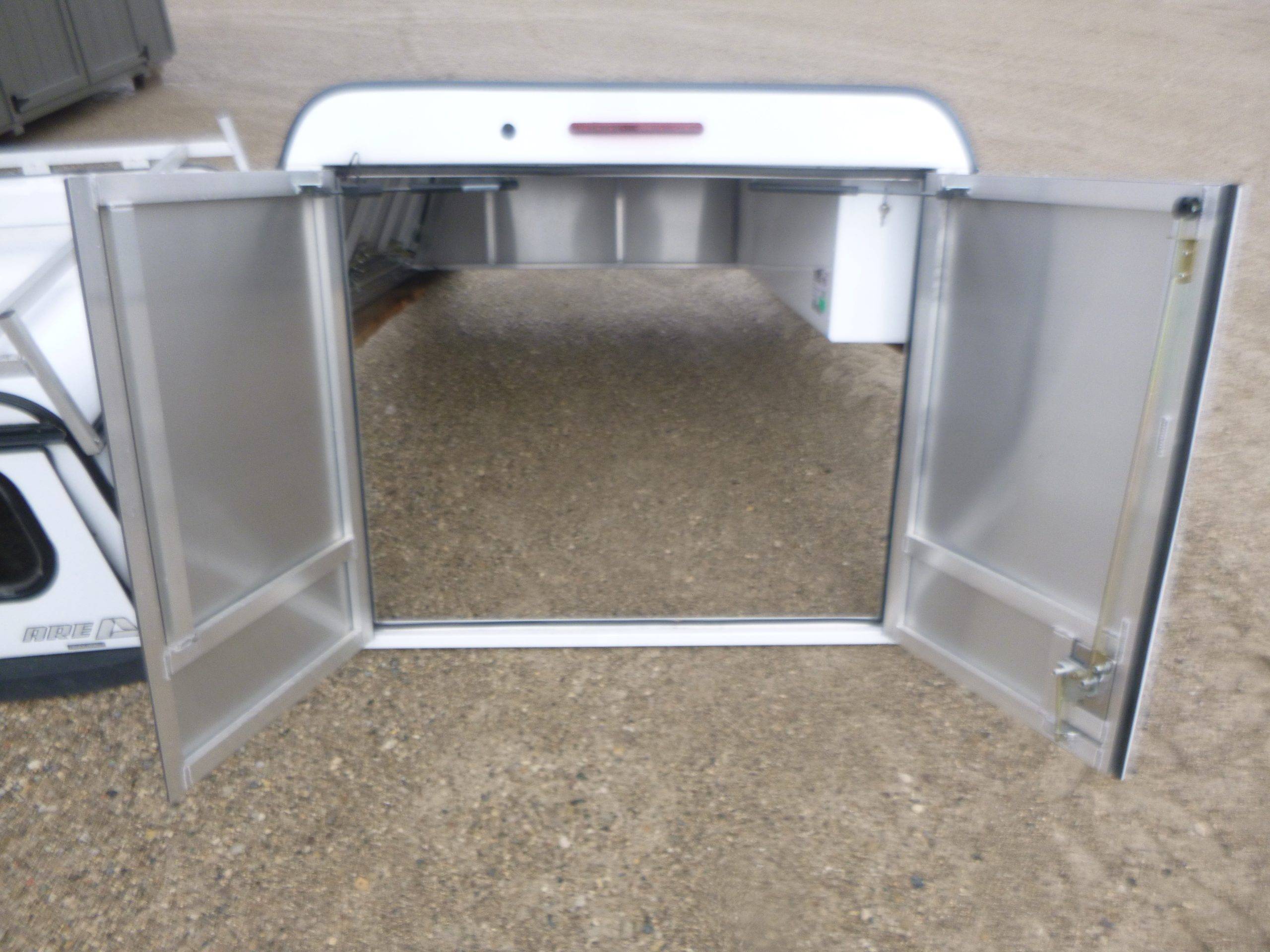 2023 – 2026 Chevrolet Colorado or GMC Canyon 5’2 White Leer Contractor Truck Cap - Image 3