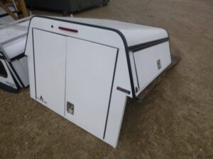 2023 – 2026 Chevrolet Colorado or GMC Canyon 5’2 White Leer Contractor Truck Cap