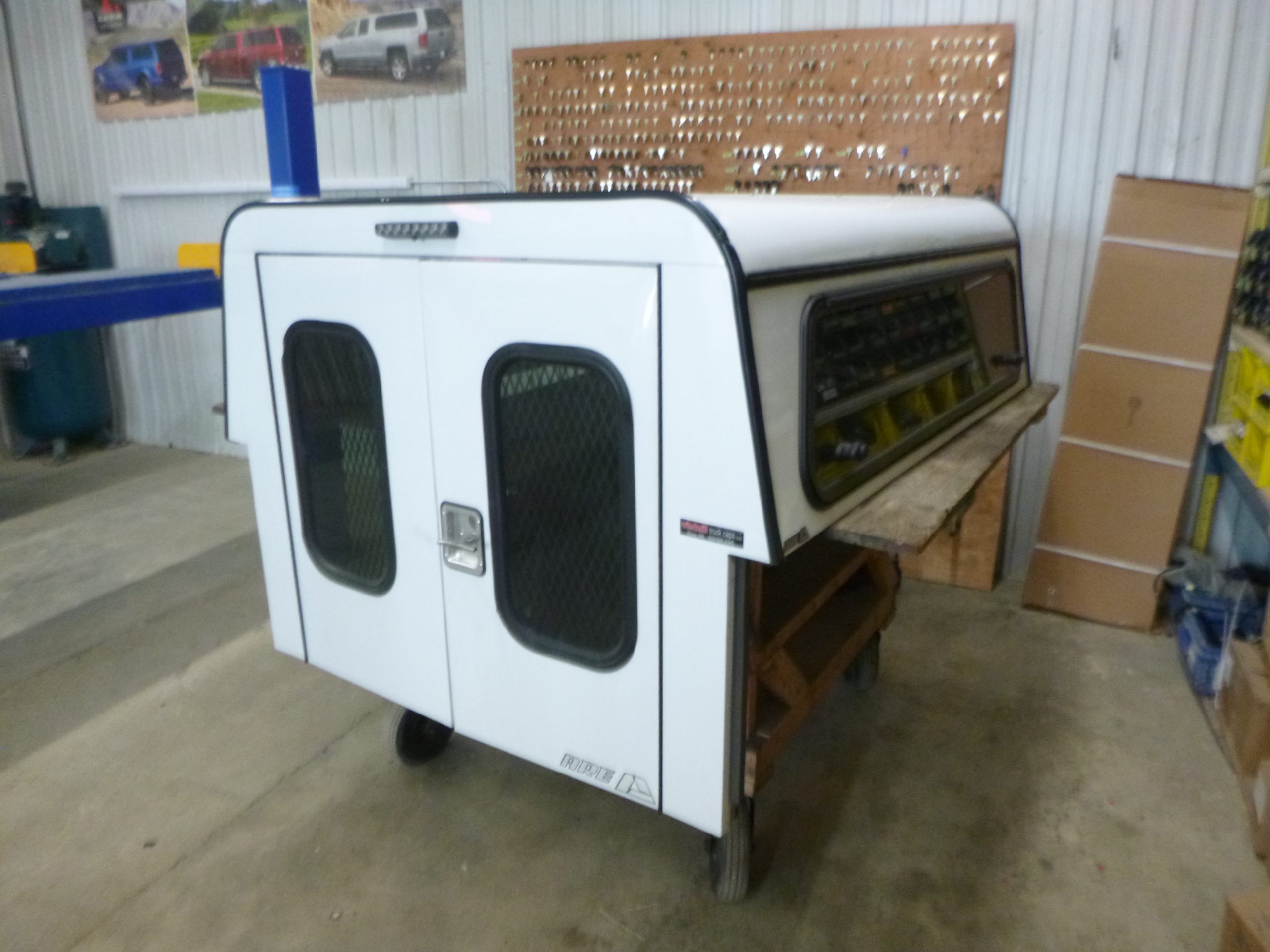 2019 – 2023 Ford Ranger 6′ White ARE Contractor Truck Cap - Image 2