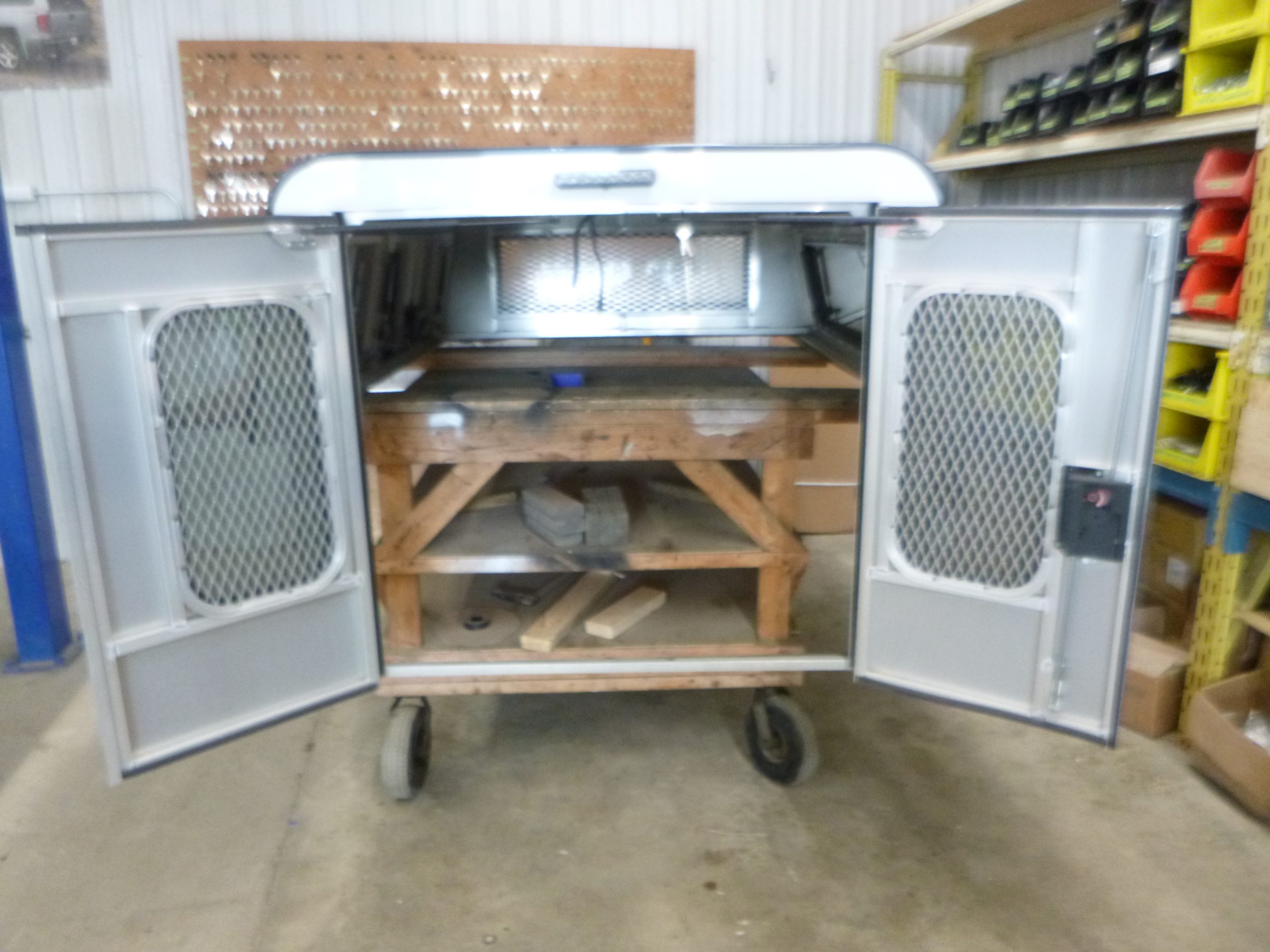 2019 – 2023 Ford Ranger 6′ White ARE Contractor Truck Cap - Image 3