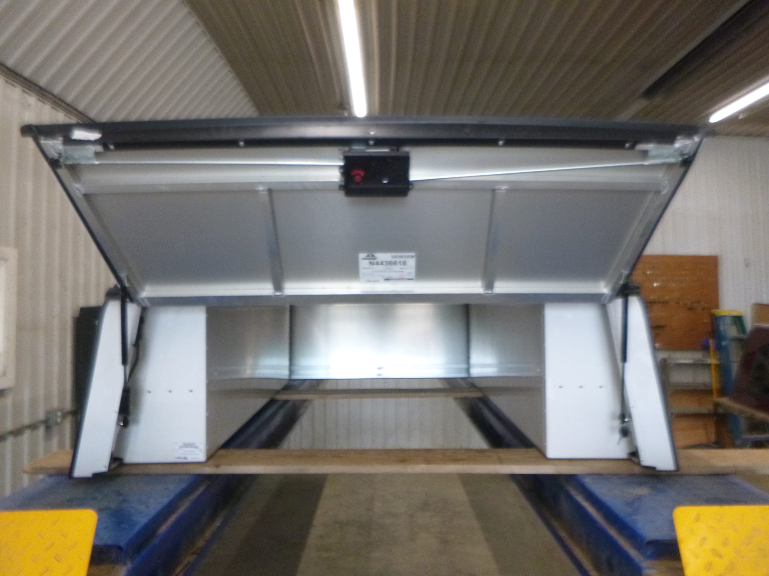 2009 – 2014 Ford F150 6’6 White ARE Contractor Truck Cap - Image 3