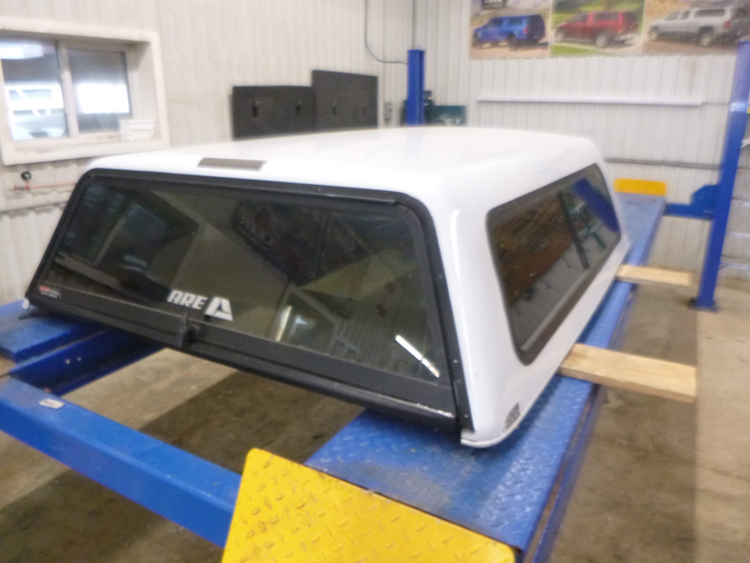 2009 – 2014 Ford F150 6’6 White ARE Truck Cap - Image 2