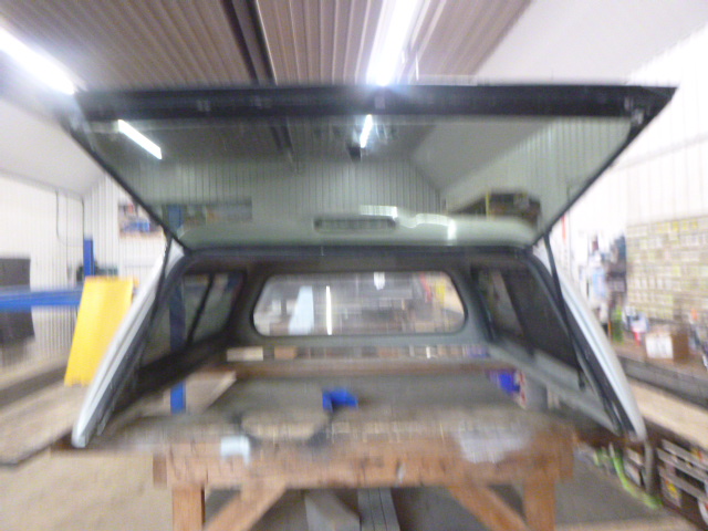 2004 – 2012 GMC Canyon or Chevrolet Colorado 5’2 Fine Silver Birch Leer 180 Truck Cap - Image 3
