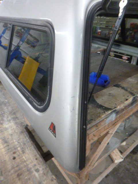 2004 – 2012 GMC Canyon or Chevrolet Colorado 5’2 Fine Silver Birch Leer 180 Truck Cap - Image 6
