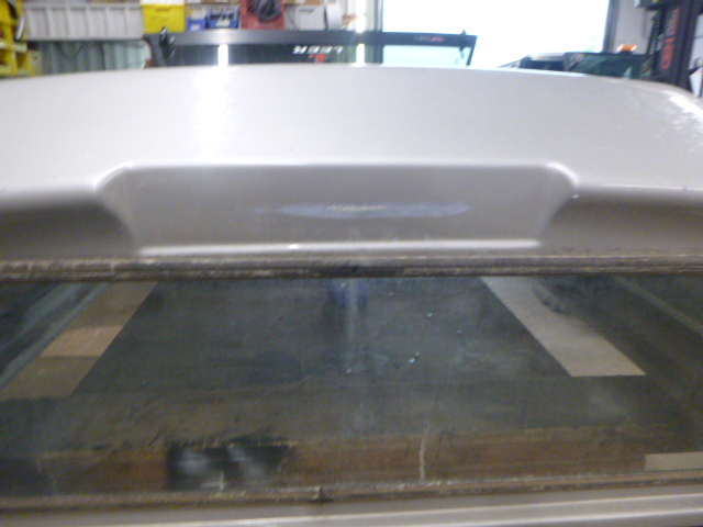2004 – 2012 GMC Canyon or Chevrolet Colorado 5’2 Fine Silver Birch Leer 180 Truck Cap - Image 7