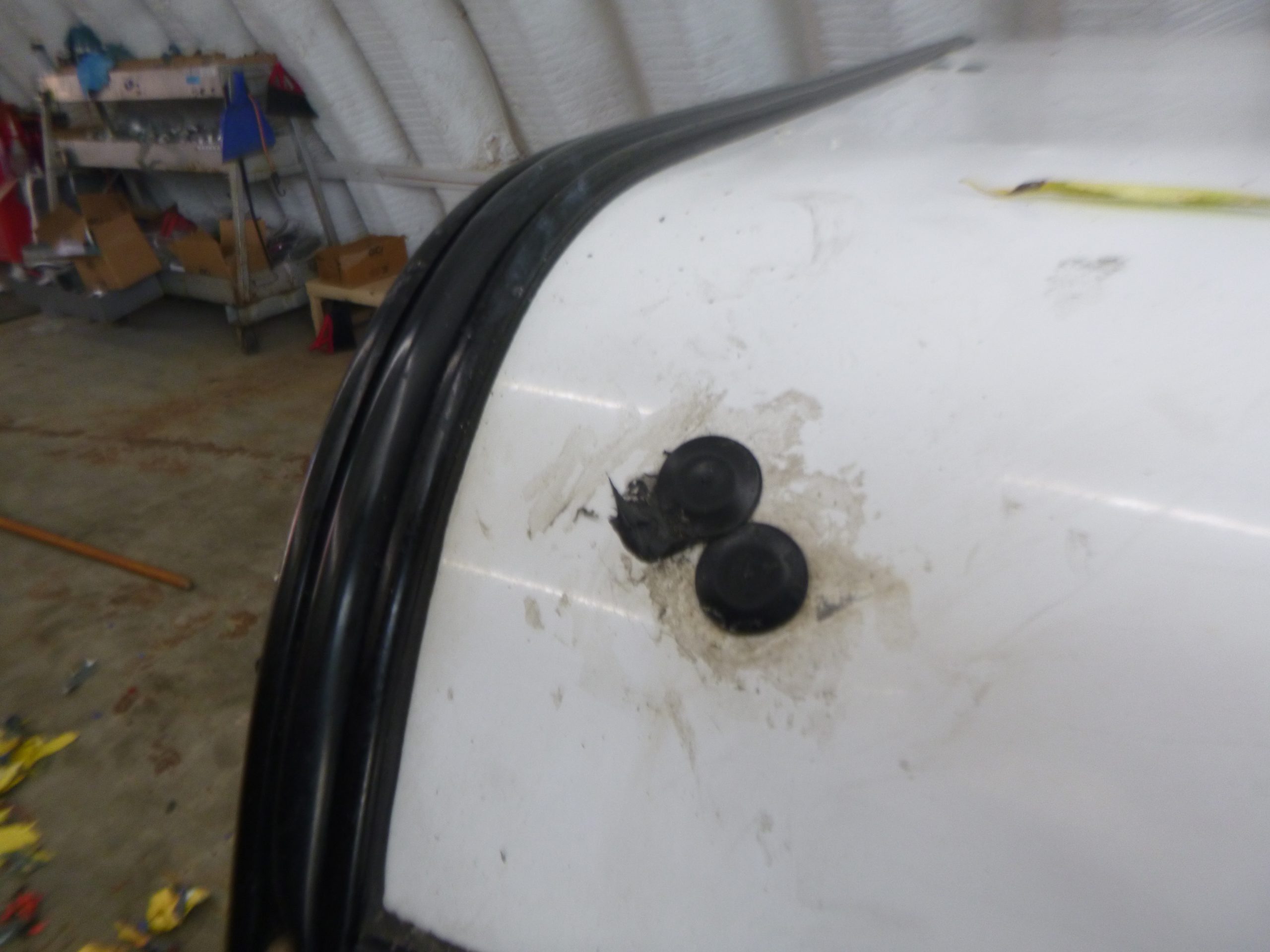 2014 – 2018 GMC Sierra or Chevrolet Silverado 8′ White Leer Contractor Truck Cap - Image 4