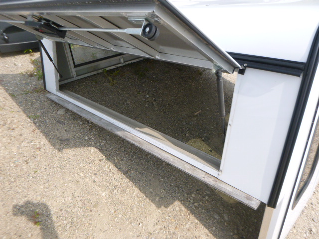 2019 – 2023 Ford Ranger 6′ White ARE Contractor Truck Cap - Image 4