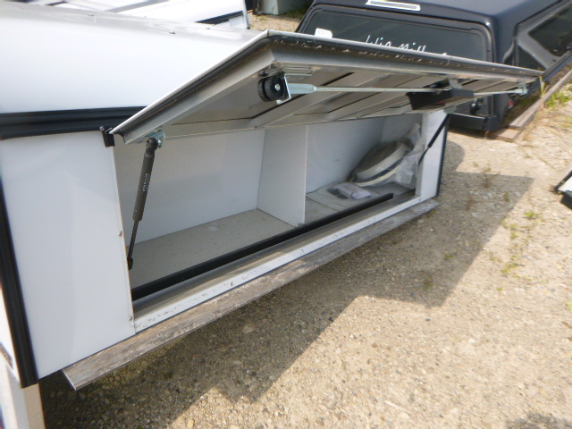 2019 – 2023 Ford Ranger 6′ White ARE Contractor Truck Cap - Image 5