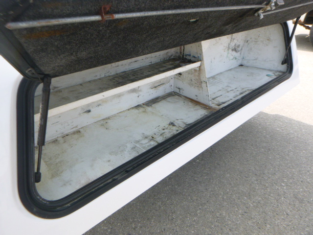 2014 – 2018 Chevrolet Silverado or GMC Sierra 6’6 GAZ White Leer180CC Truck Cap - Image 5