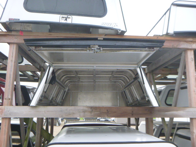 2015 – 2022 GMC Canyon or Chevrolet Colorado 6’2 White Leer Contractor Truck Cap - Image 3