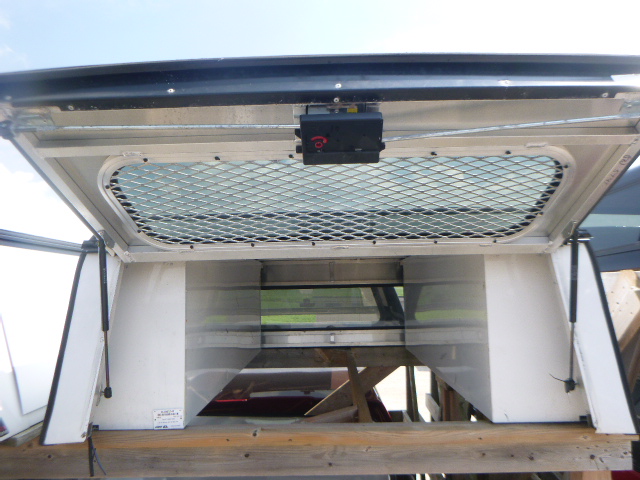 2016 – 2023 Toyota Tacoma 6’2 White ARE Contractor Truck Cap - Image 3