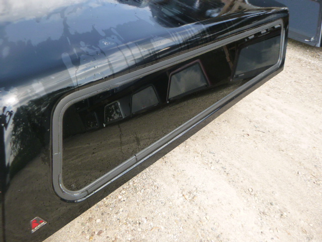 2007 – 2013 GMC Sierra 8′ Black Leer Legend Truck Cap - Image 7