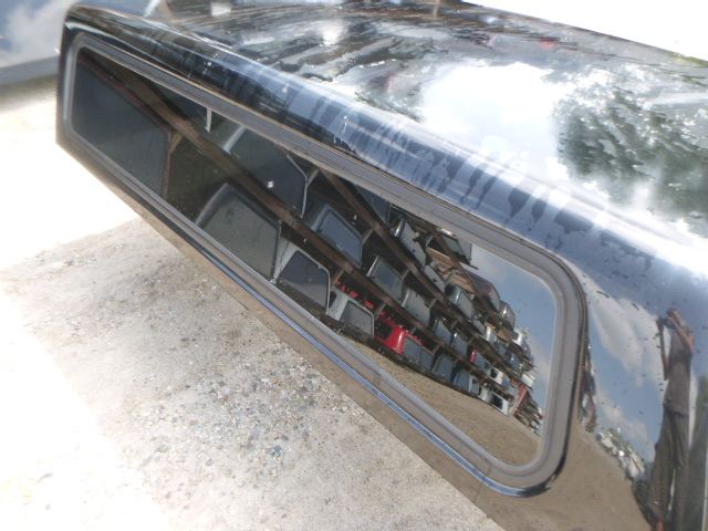 2007 – 2013 GMC Sierra 8′ Black Leer Legend Truck Cap - Image 8