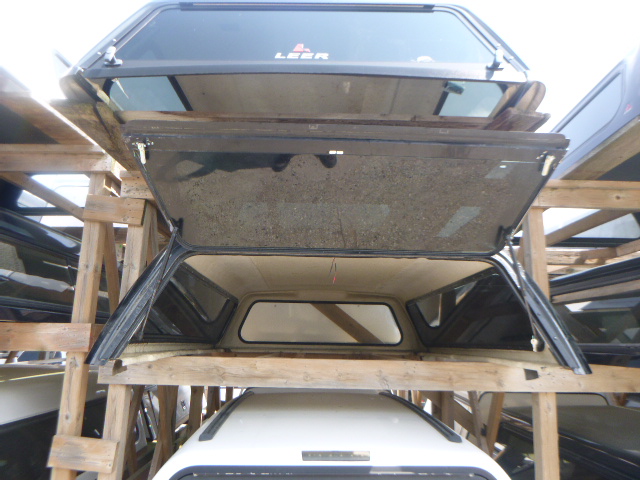 2007 – 2013 GMC Sierra 8′ Black Leer Legend Truck Cap - Image 3
