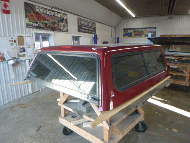 Dodge Ram 6’4 CREW Cab Red Leer Legend Truck Cap - Image 2