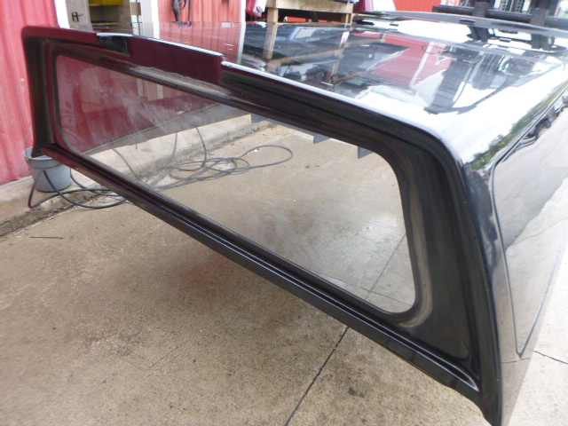 2014 – 2018 GMC Sierra or Chevrolet Silverado 6’6 41 Black Leer100XQ Truck Cap - Image 9