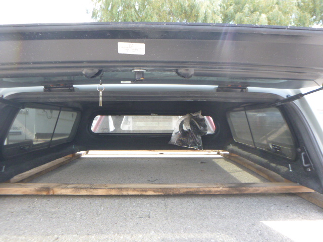 2022 – 2026 Ford Maverick 5′ NE Cactus Grey Leer 180XL Truck Cap - Image 3