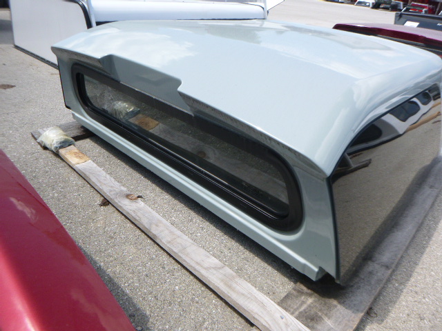 2022 – 2026 Ford Maverick 5′ NE Cactus Grey Leer 180XL Truck Cap - Image 4