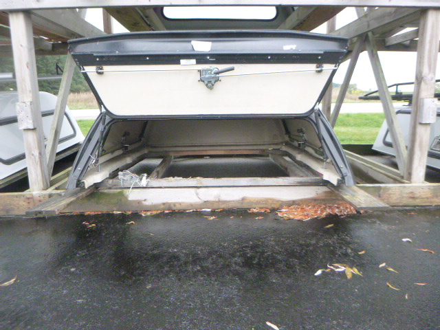 2019 – 2023 Ford Ranger 6′ G1 Shadow Black Snugtop Truck Cap - Image 3