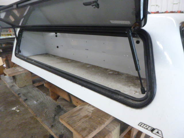 2019 – 2023 Ford Ranger 6′ YZ Oxford White ARE Truck Cap - Image 5