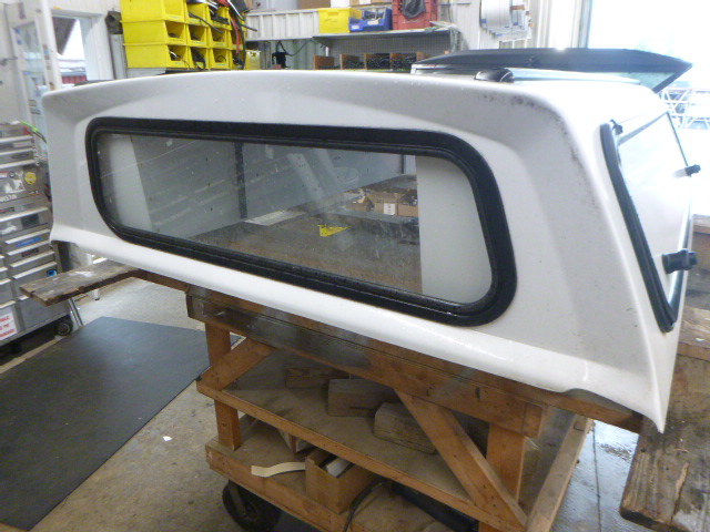 2019 – 2023 Ford Ranger 6′ YZ Oxford White ARE Truck Cap - Image 6
