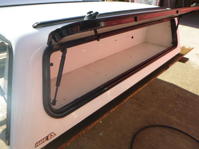 2019 – 2023 Ford Ranger 6′ YZ Oxford White ARE Truck Cap - Image 5