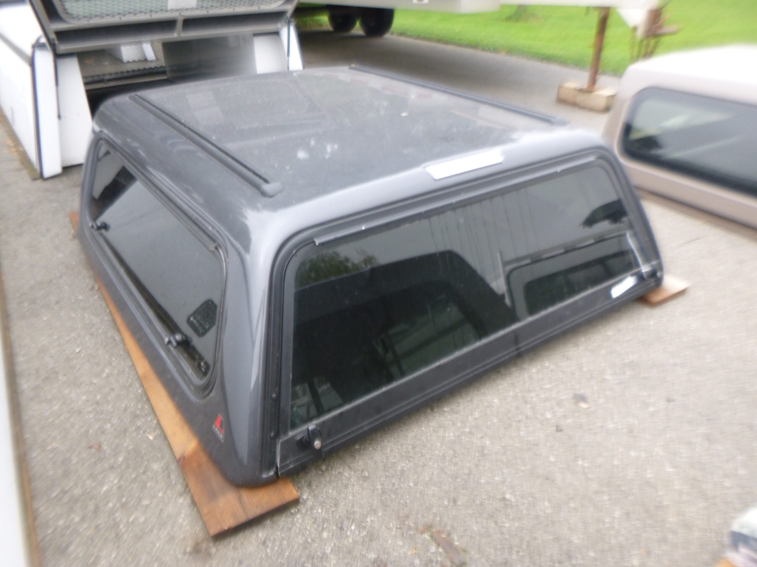 2005 – 2015 Toyota Tacoma 5’2 Grey Leer100R Truck Cap
