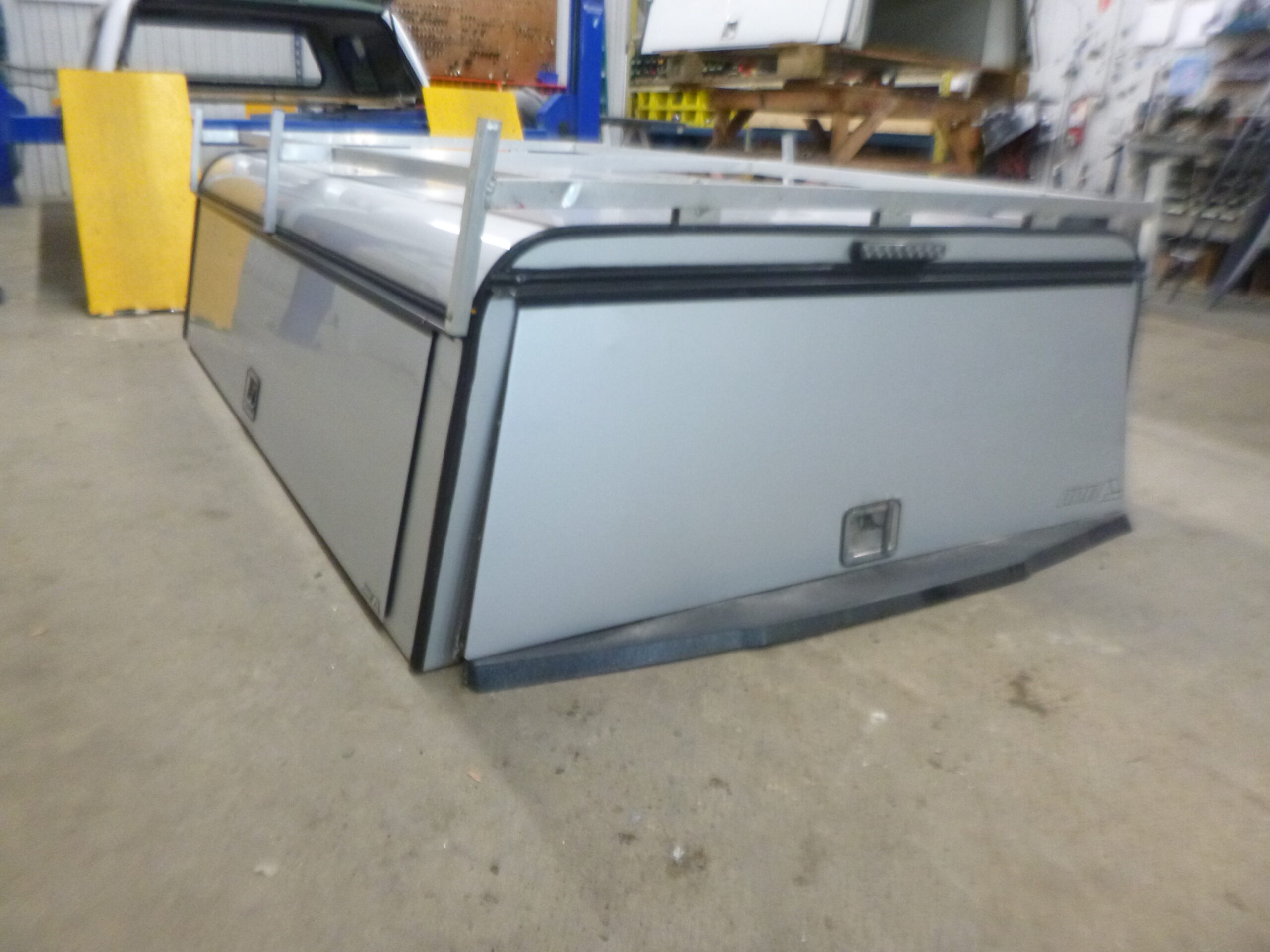 2017 – 2022 Ford Superduty F250/350/450 8′ Silver ARE Contractor Truck Cap - Image 2