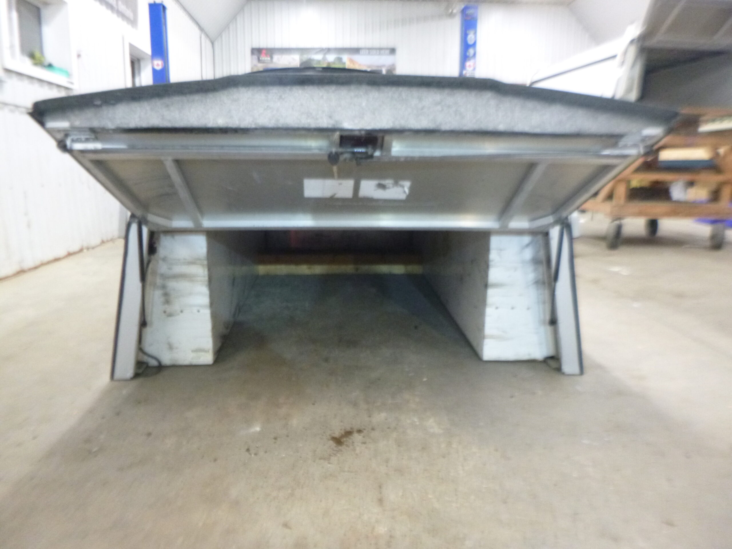 2017 – 2022 Ford Superduty F250/350/450 8′ Silver ARE Contractor Truck Cap - Image 3