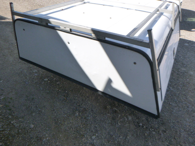 2014 – 2018 GMC Sierra or Chevrolet Silverado 6’6 White Leer Contractor Truck Cap - Image 4