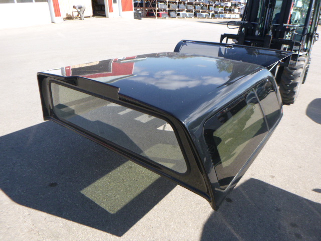 2007 – 2013 Chevrolet Silverado 5’8 Crew Cab Black Leer100XL Truck Cap - Image 5
