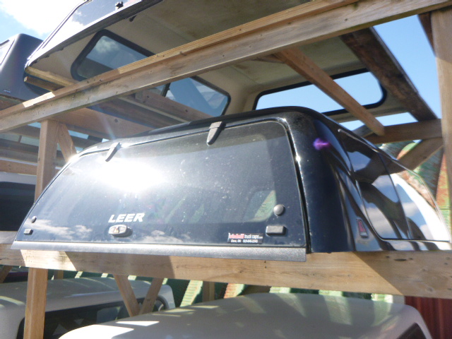 2007 – 2013 Chevrolet Silverado 5’8 Crew Cab Black Leer100XL Truck Cap - Image 2