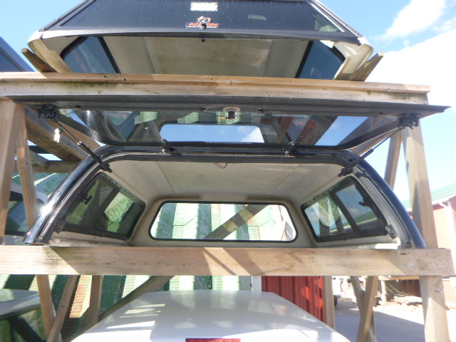 2007 – 2013 Chevrolet Silverado 5’8 Crew Cab Black Leer100XL Truck Cap - Image 4