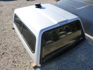 Dodge Ram 6’4 PS2 Bright Silver Leer180 Truck Cap
